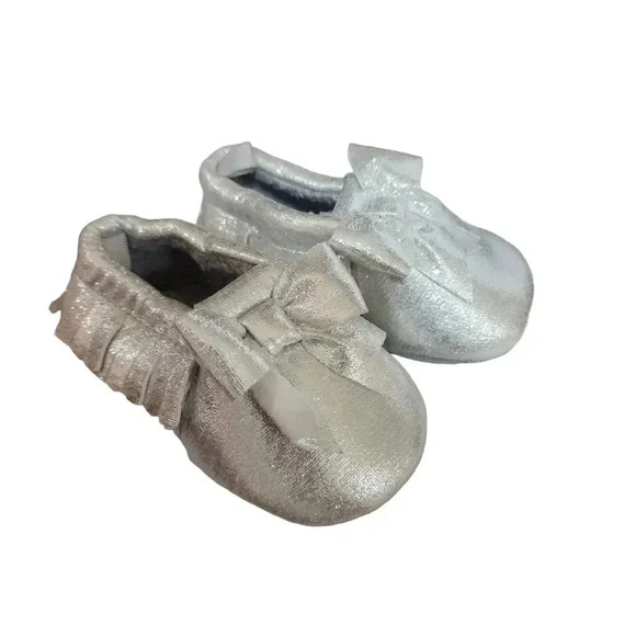 Silver Toddler Gypsy Slippers. Size 4 - Picture 3 of 5